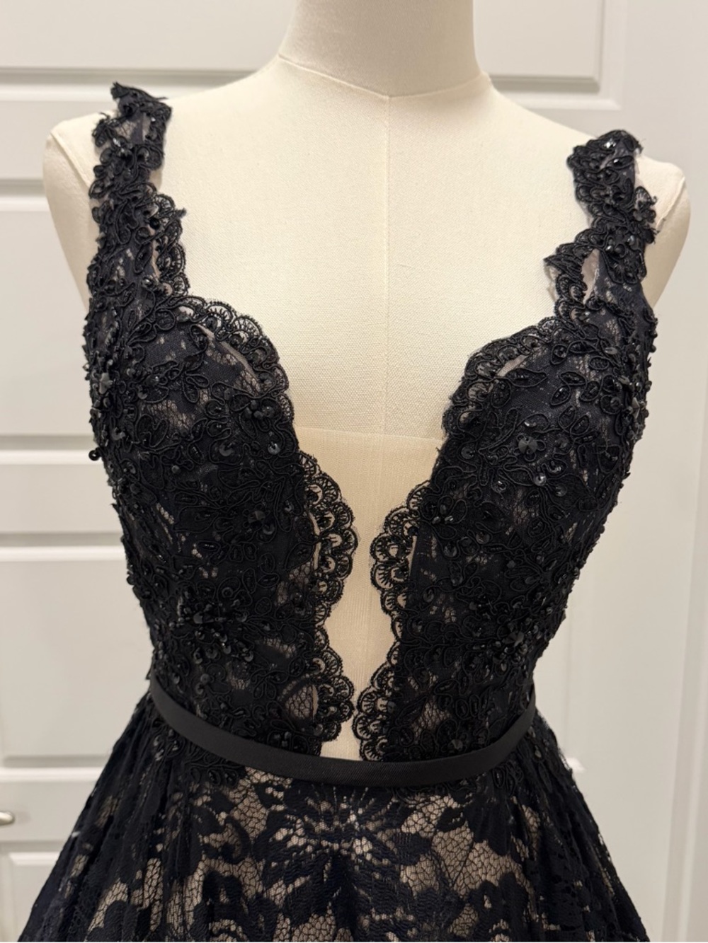 🔥Mac Duggal Black Lace Midi Dress with Nude Illusion Bodice - Picture 4 of 11